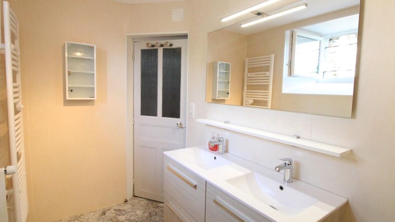 Photo of Bathroom in Neuveglise-sur-Truyere