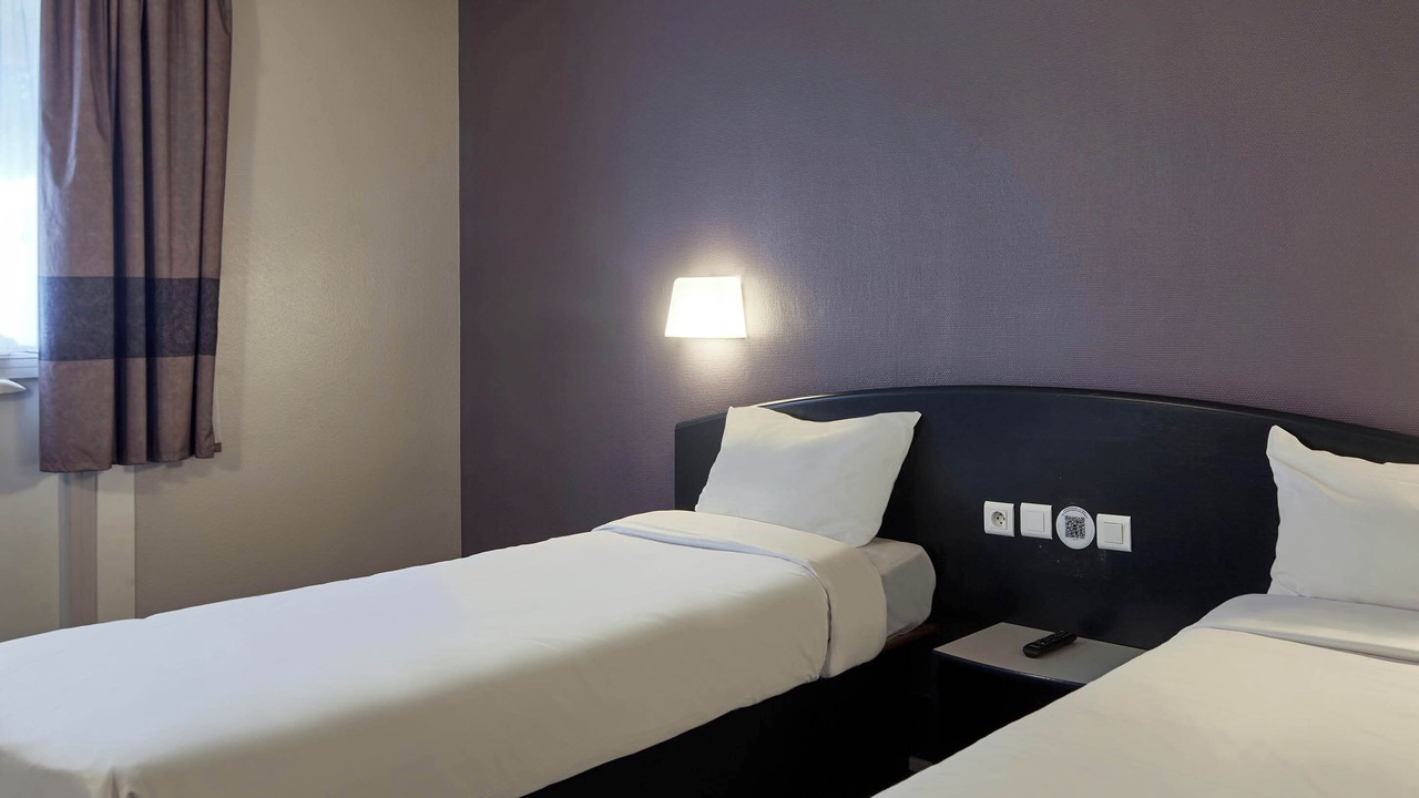 Photo of Bedroom in Gif-sur-Yvette