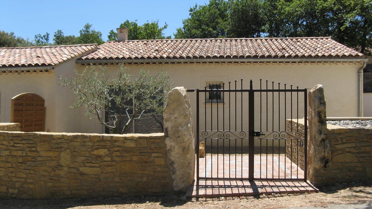 Photo of Buildings in Faucon