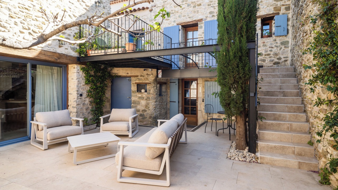 Photo of Patio Balcony in Charols