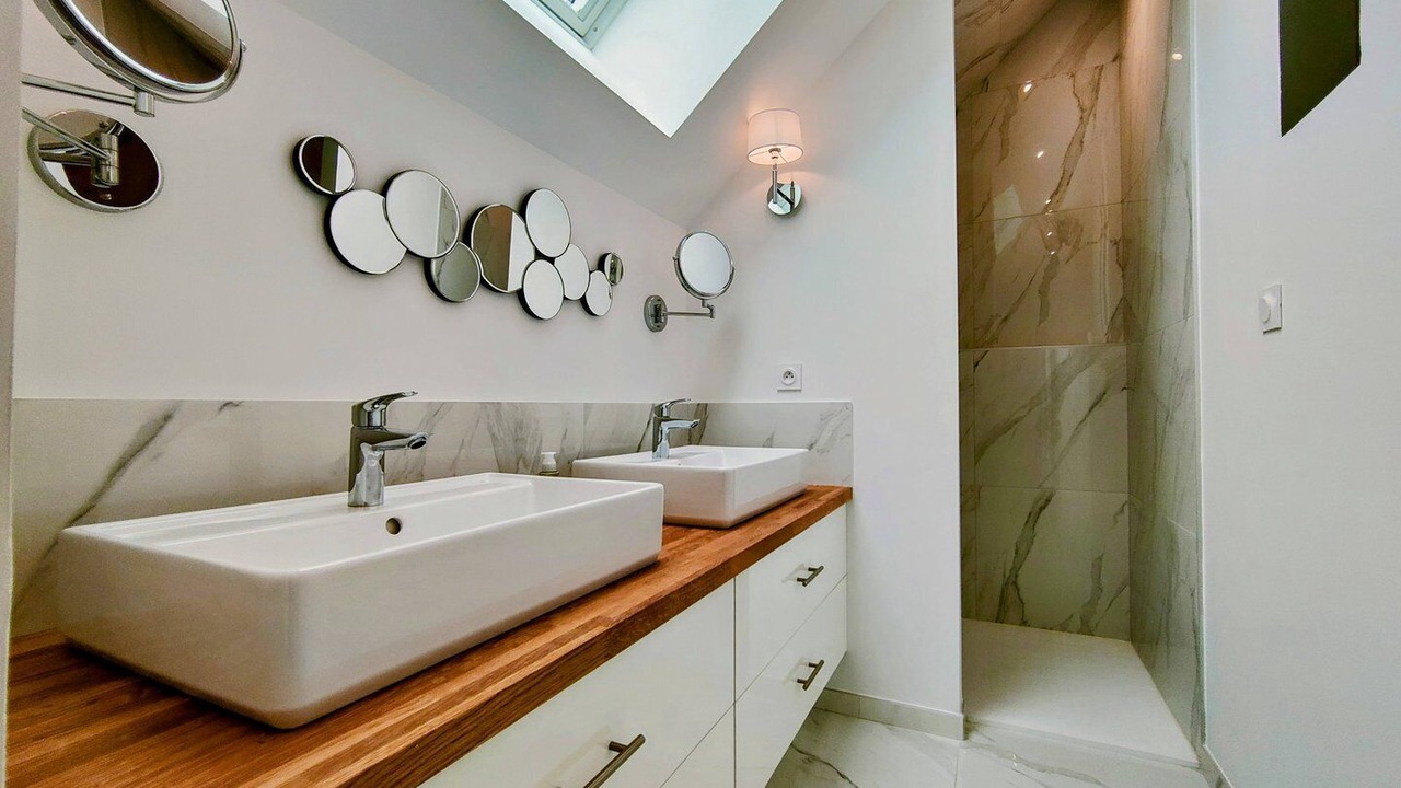 Photo of Bathroom in Coulangeron