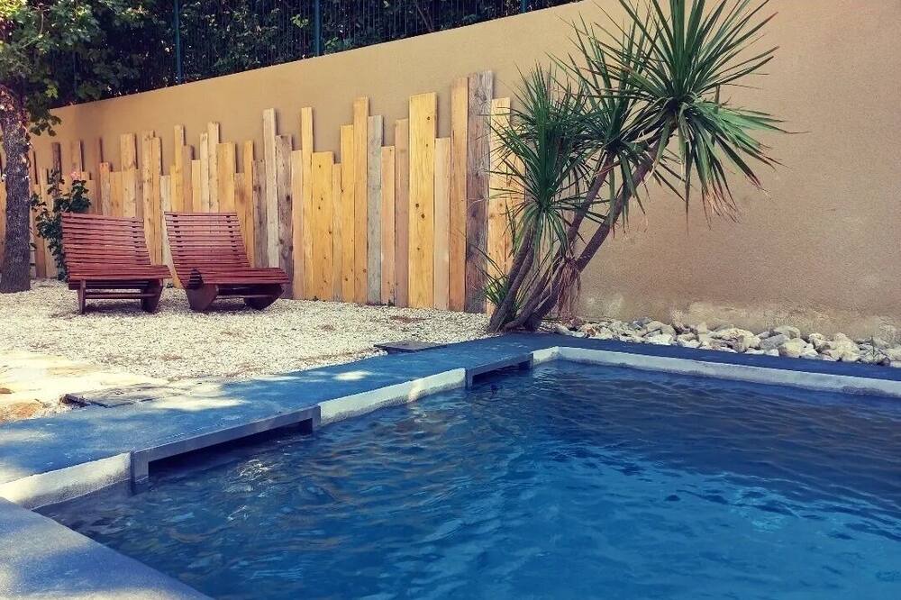 Photo of Outdoor in Faucon