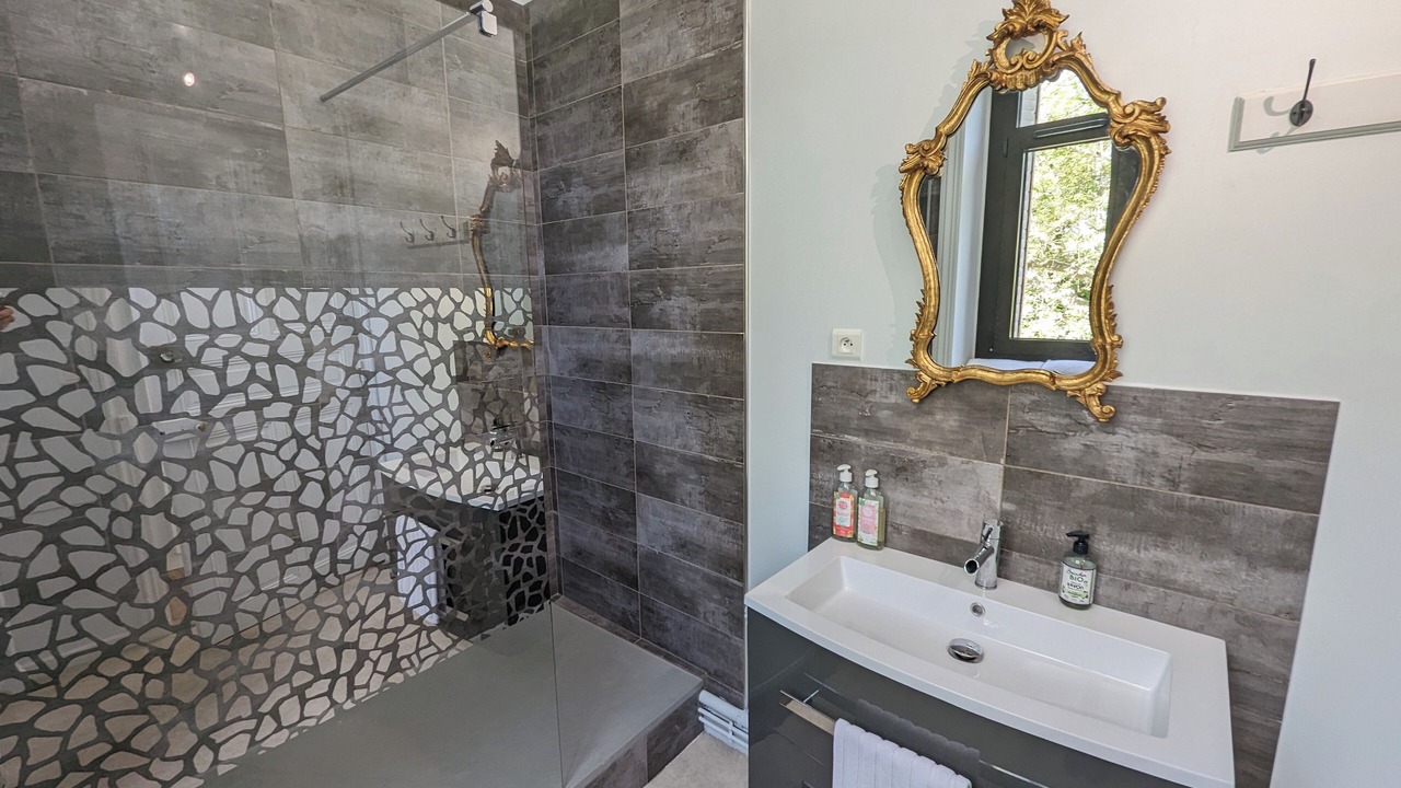 Photo of Bathroom in Parentignat
