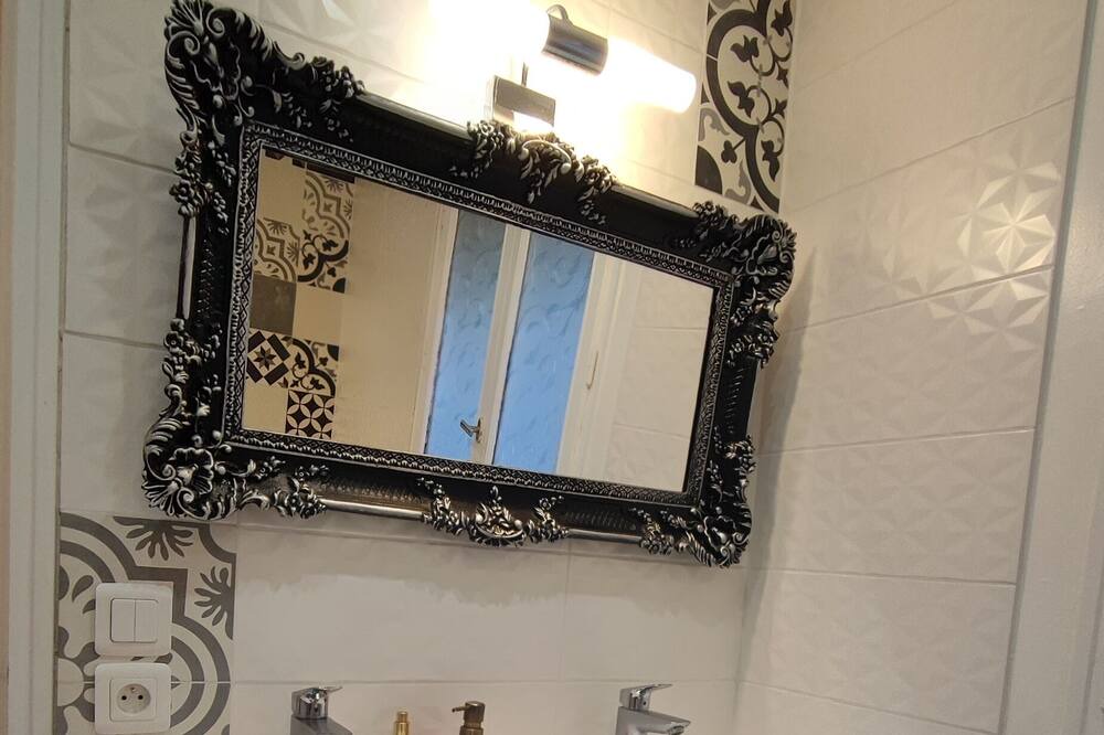 Photo of Bathroom in Chatenay-Malabry