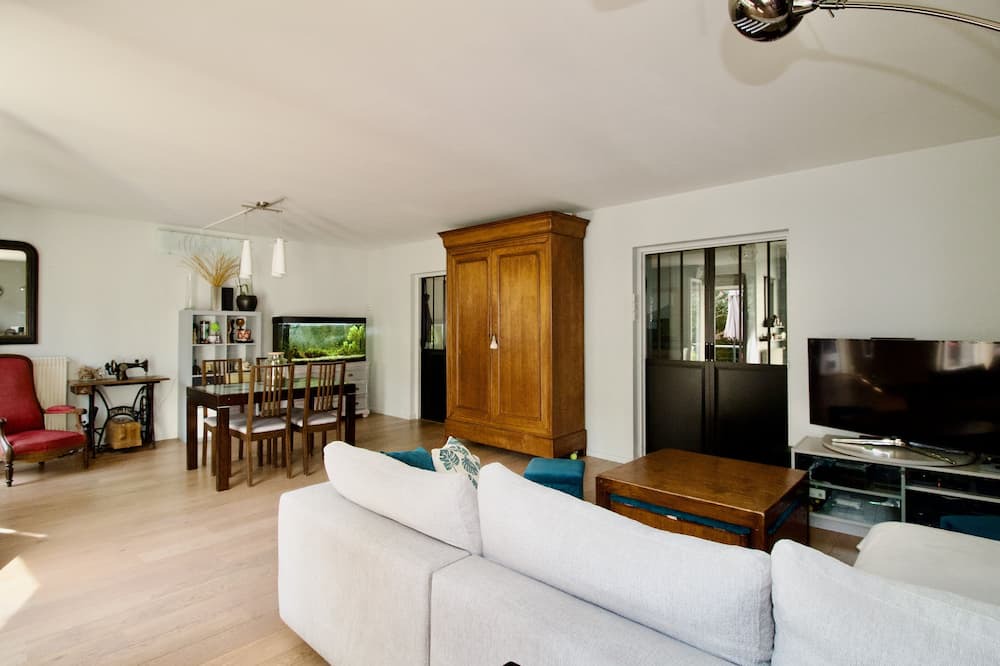 Photo of Livingroom in Chatenay-Malabry
