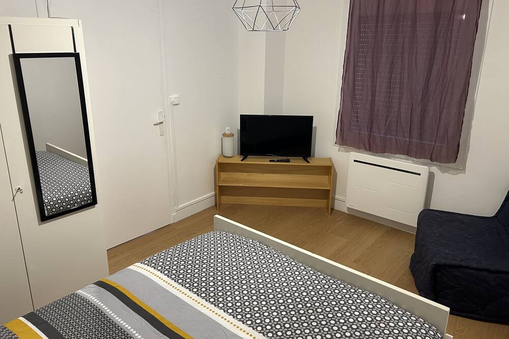 Photo of Bedroom in Saint-Ambreuil