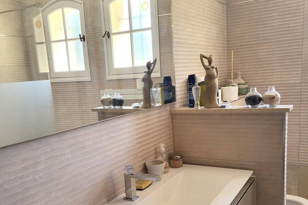 Photo of Bathroom in Aubignan