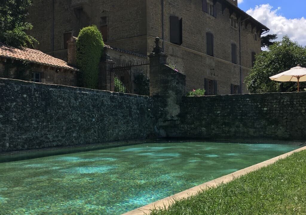 Photo of Others in Valence