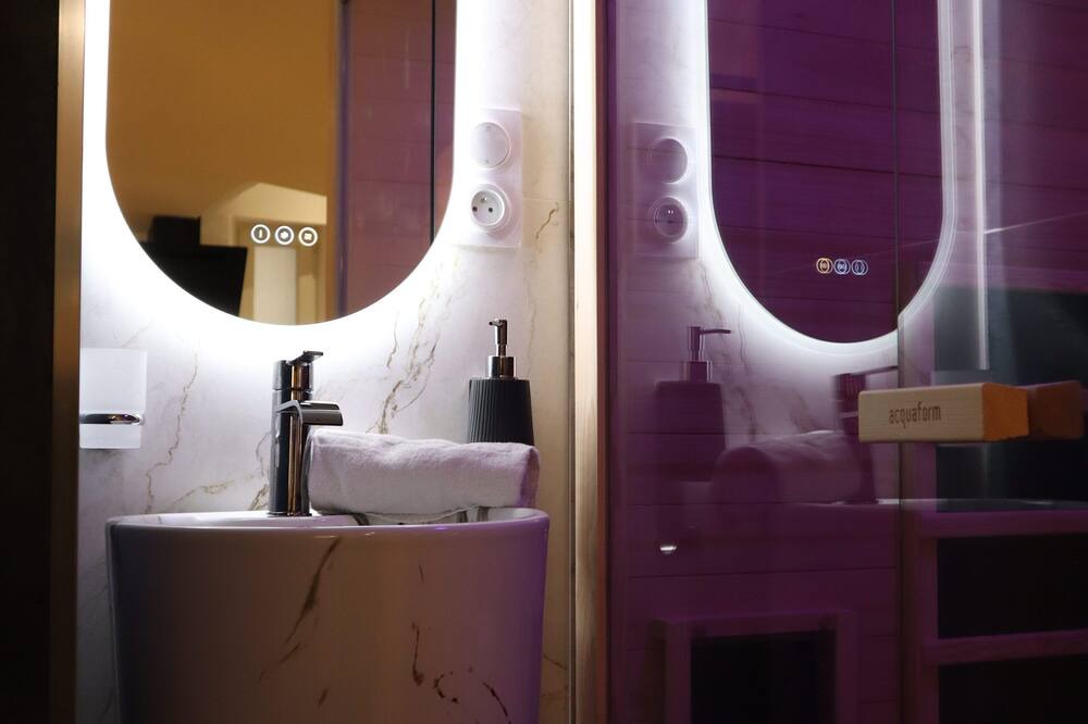 Photo of Bathroom in Teilhard