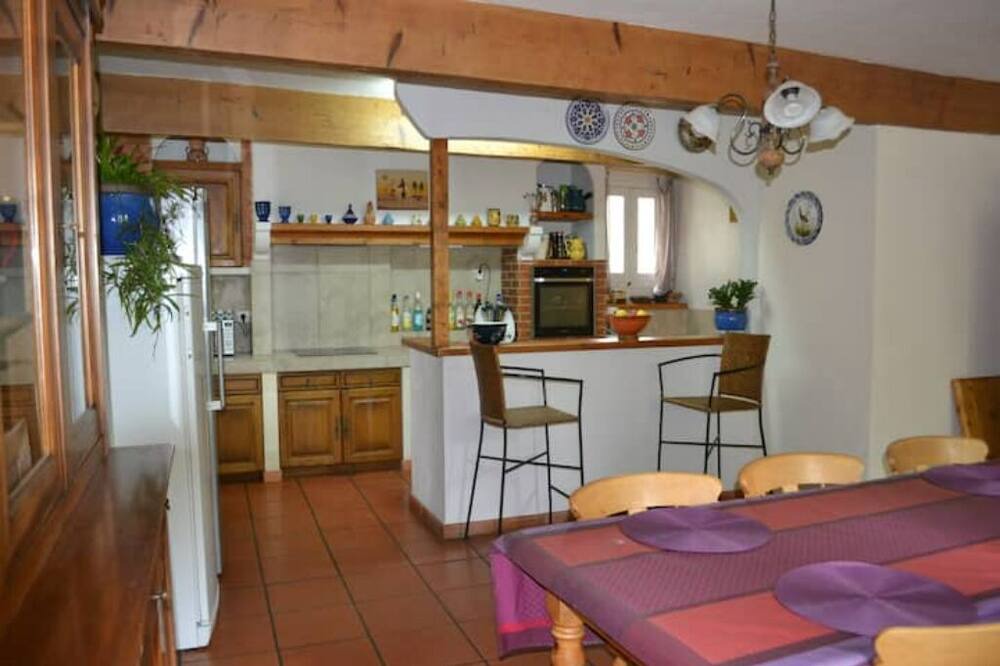 Photo of Kitchen in Chateauneuf-du-Rhone