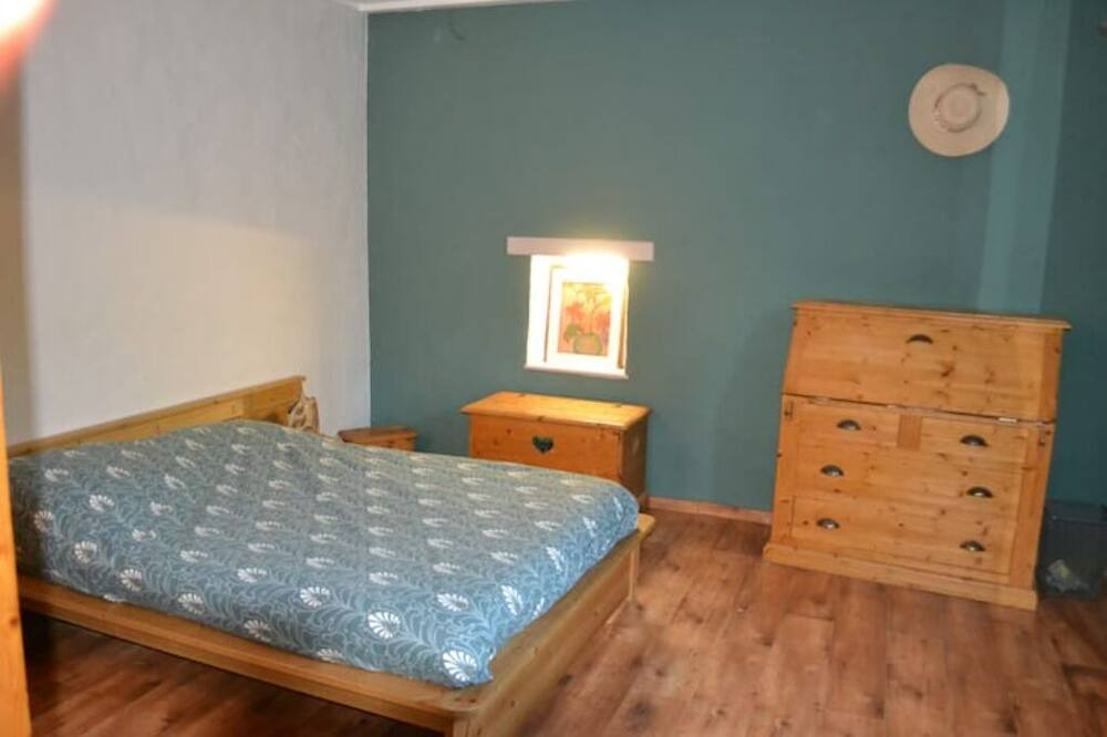 Photo of Bedroom in Chateauneuf-du-Rhone