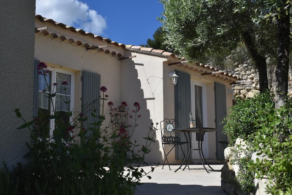 Photo of Outdoor in Saint-Pierre-de-Vassols