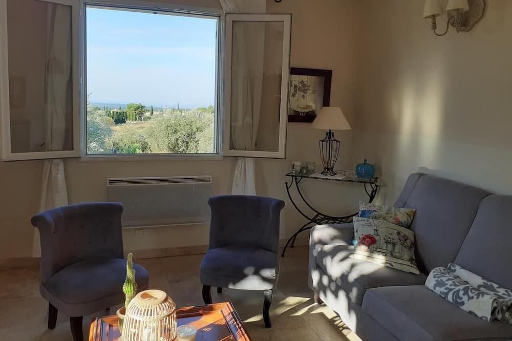 Photo of Livingroom in Saint-Pierre-de-Vassols