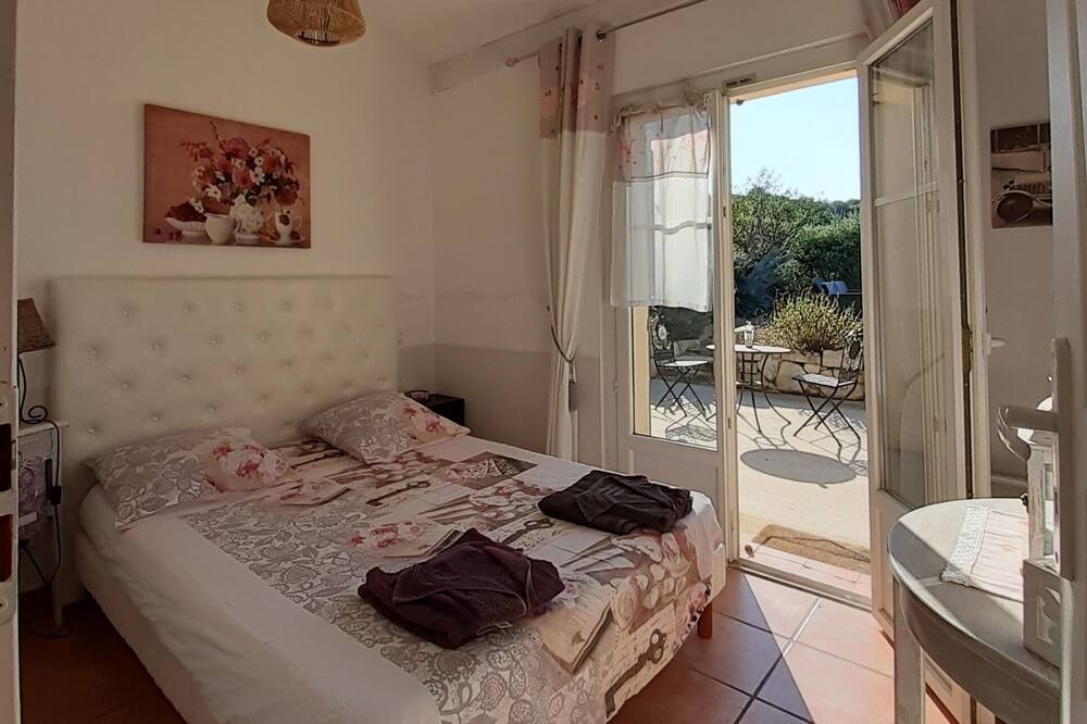 Photo of Bedroom in Saint-Pierre-de-Vassols