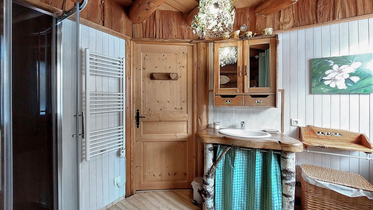 Photo of Bathroom in Tendon