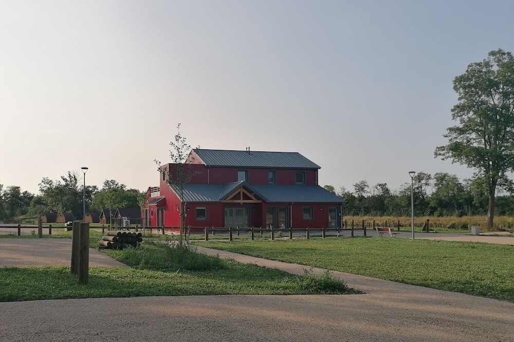 Photo of Outdoor in Luthenay-Uxeloup