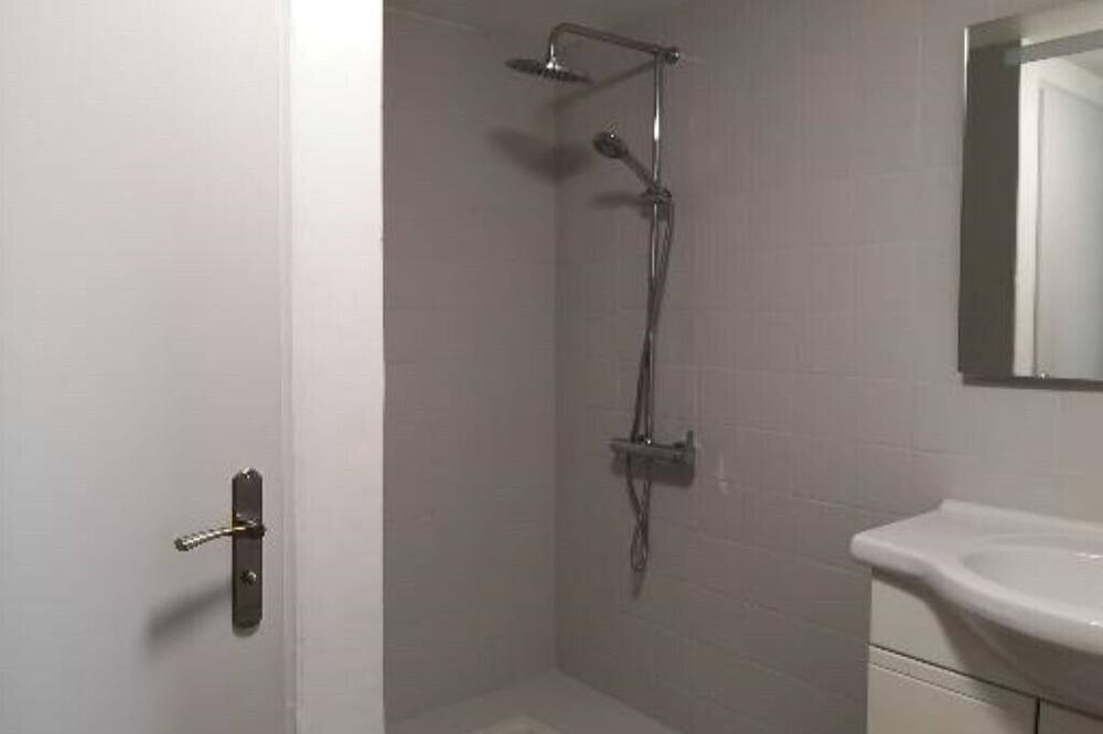Photo of Bathroom in Baignes