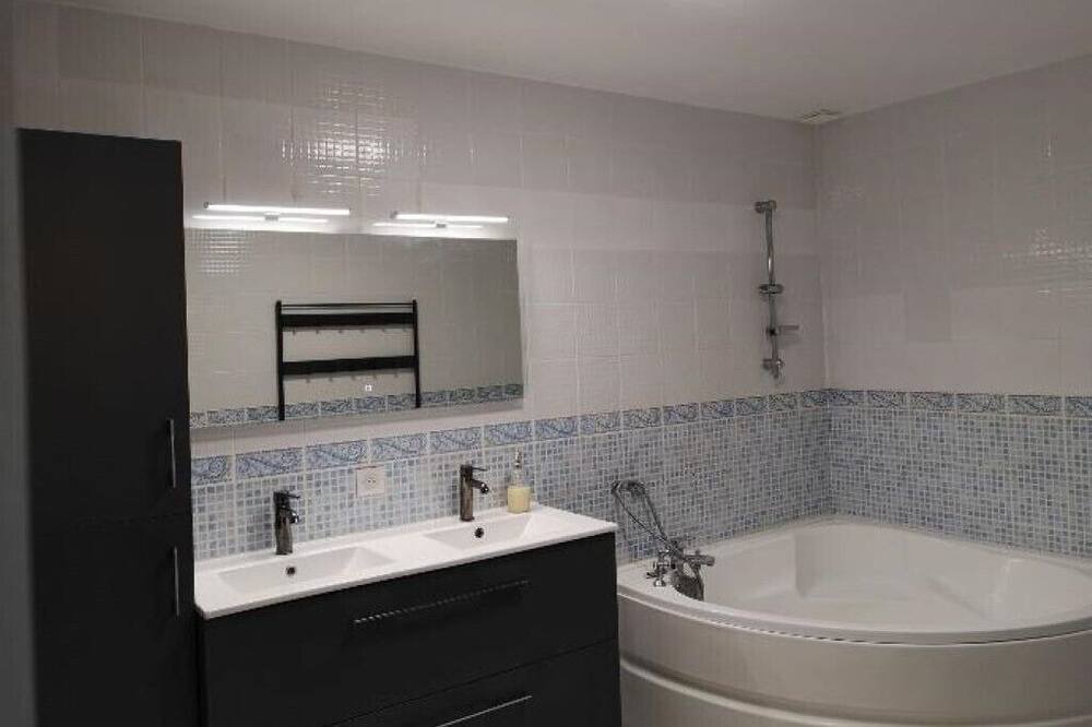 Photo of Bathroom in Baignes
