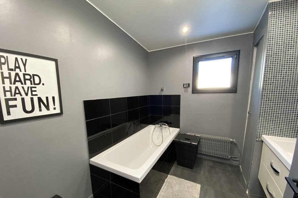 Photo of Bathroom in Palaiseau