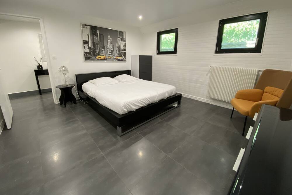 Photo of Bedroom in Palaiseau