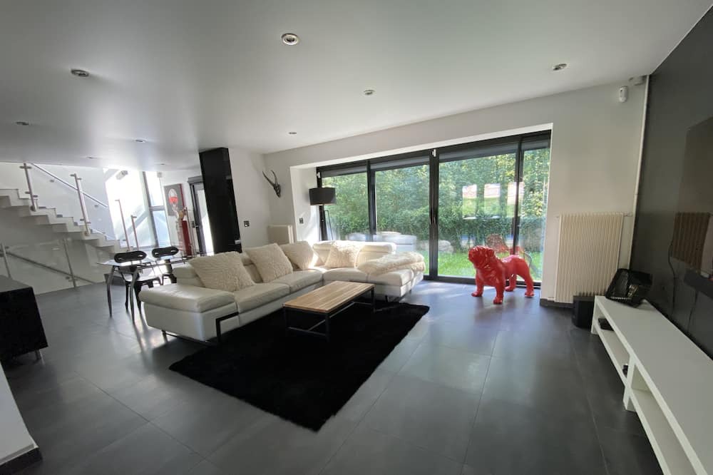 Photo of Livingroom in Palaiseau