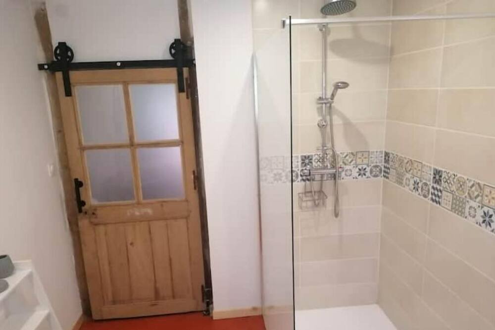 Photo of Bathroom in Dompierre-sur-Nievre