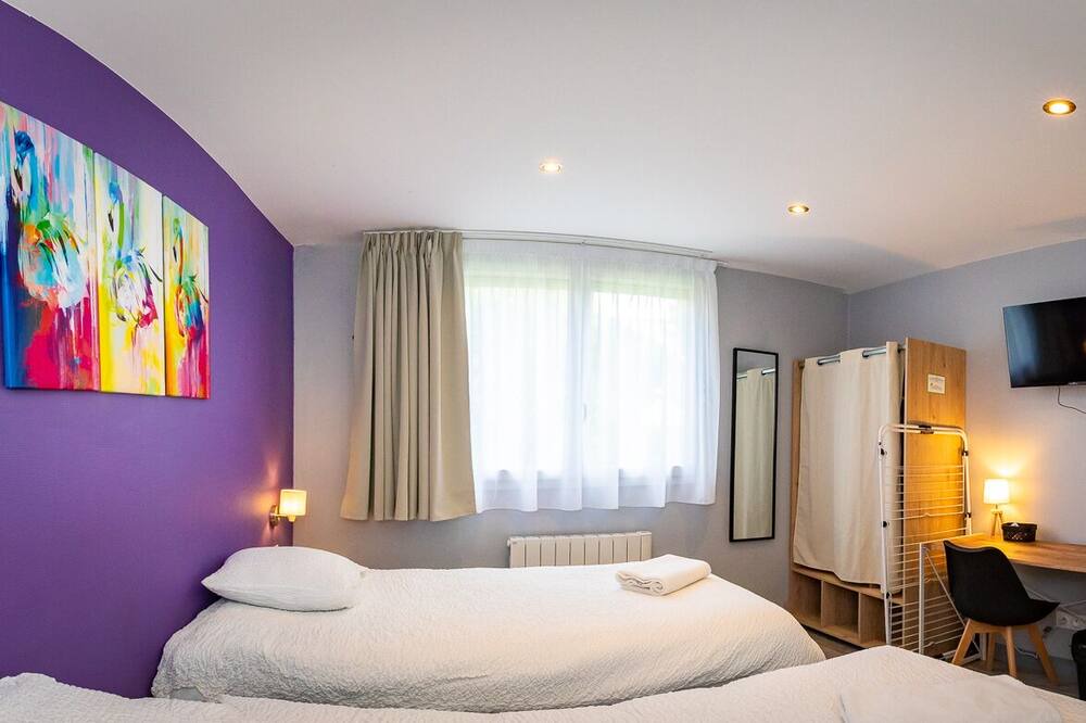 Photo of Bedroom in Villeneuve-le-Roi