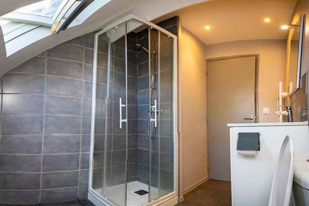 Photo of Bathroom in Villeneuve-le-Roi