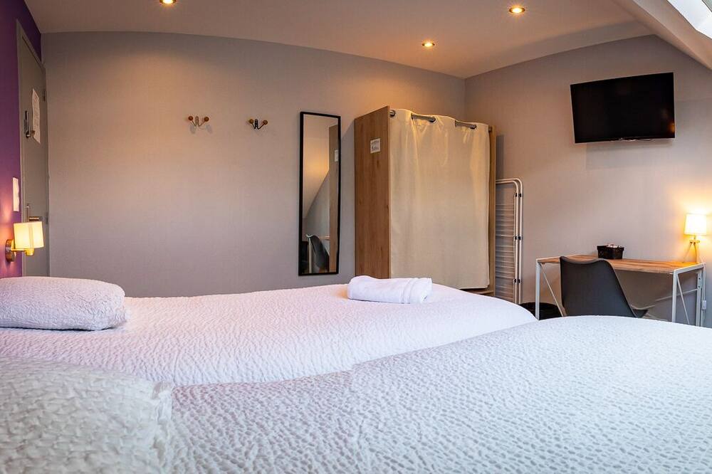 Photo of Bedroom in Villeneuve-le-Roi