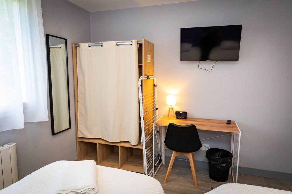 Photo of Bedroom in Villeneuve-le-Roi