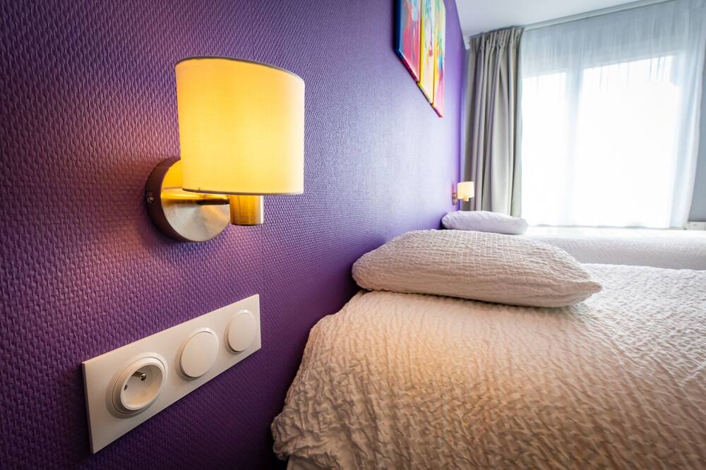 Photo of Bedroom in Villeneuve-le-Roi
