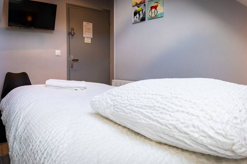Photo of Bedroom in Villeneuve-le-Roi