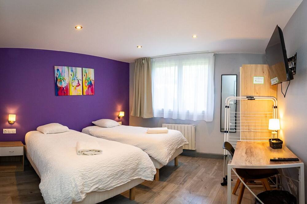 Photo of Bedroom in Villeneuve-le-Roi