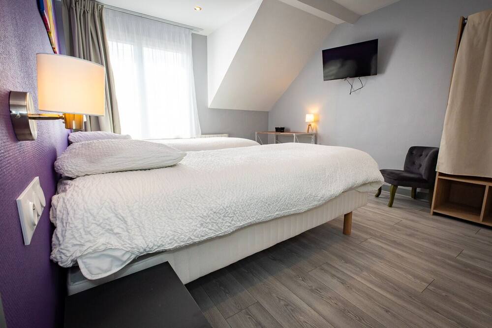 Photo of Bedroom in Villeneuve-le-Roi