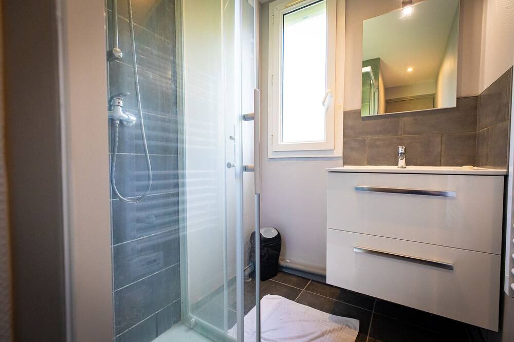 Photo of Bathroom in Villeneuve-le-Roi