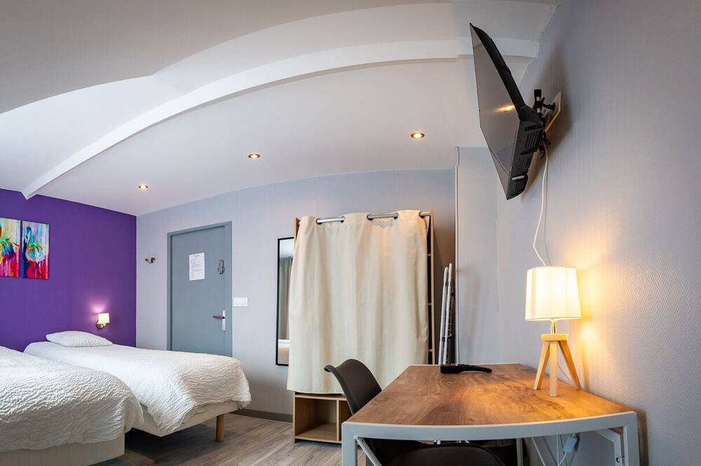 Photo of Bedroom in Villeneuve-le-Roi