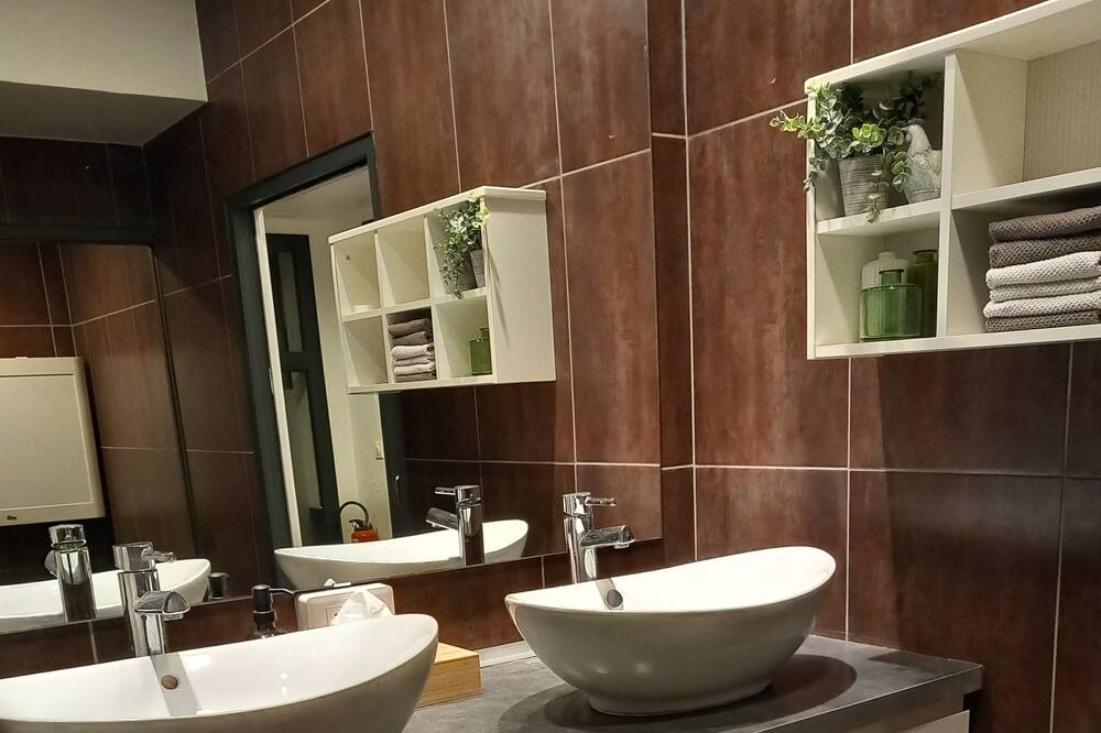 Photo of Bathroom in Courlaoux