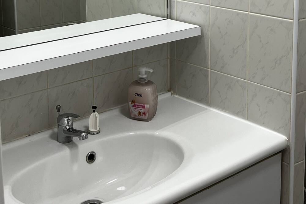 Photo of Bathroom in Arcueil