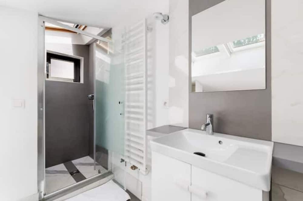Photo of Bathroom in Arcueil