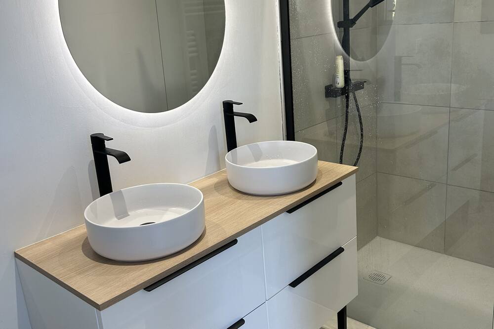 Photo of Bathroom in Mauves