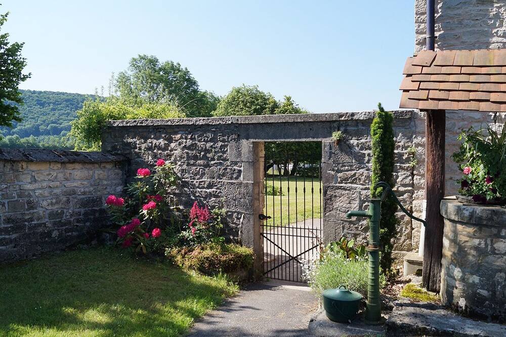 Photo of Outdoor in Besain