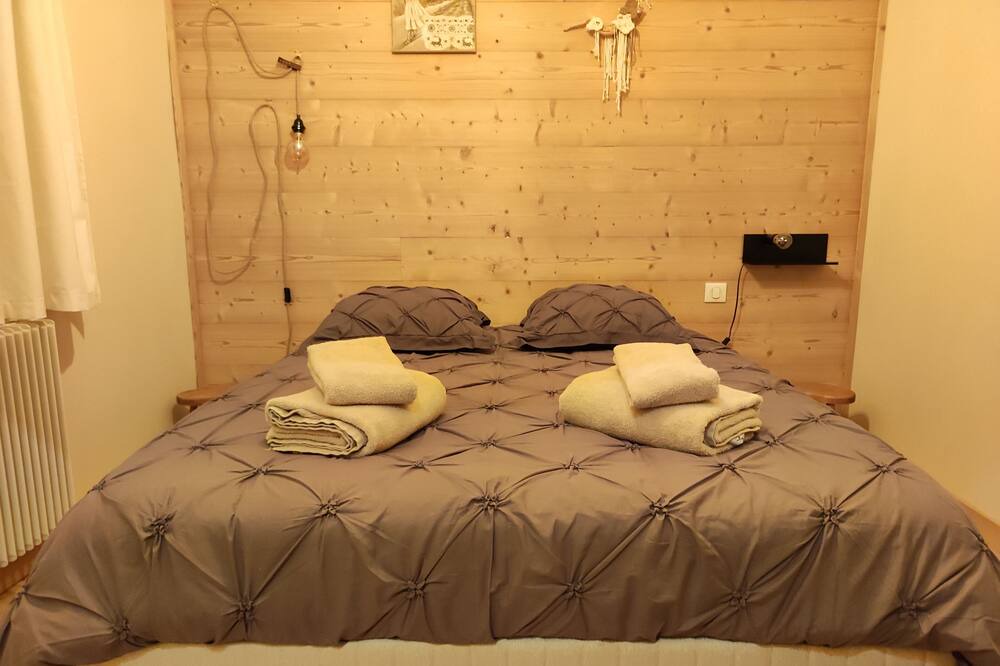 Photo of Bedroom in Besain