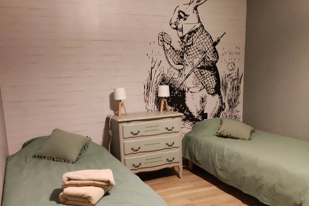 Photo of Bedroom in Besain