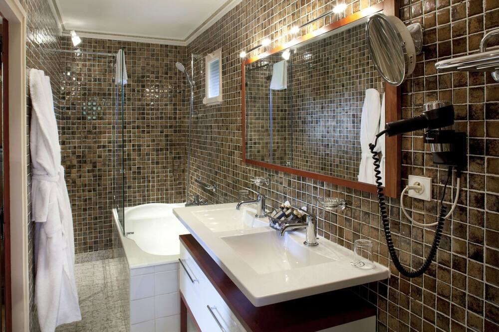 Photo of Bathroom in Ige