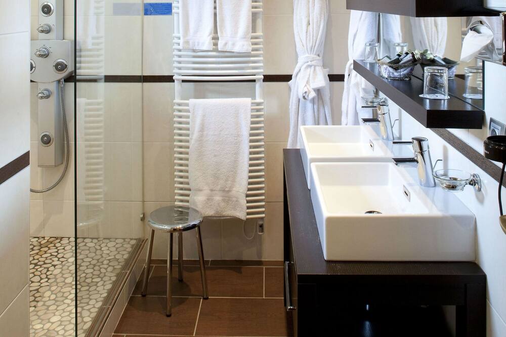 Photo of Bathroom in Ige