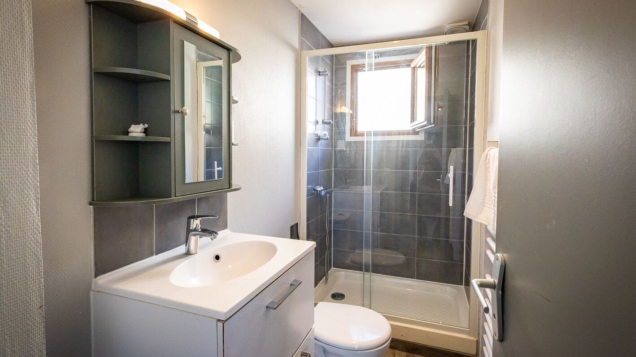 Photo of Bathroom in Villeneuve-le-Roi