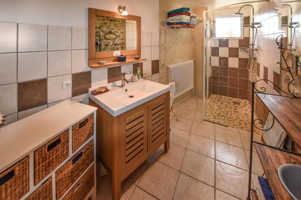 Photo of Bathroom in Taulignan