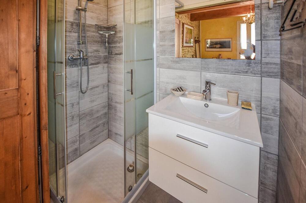 Photo of Bathroom in Taulignan