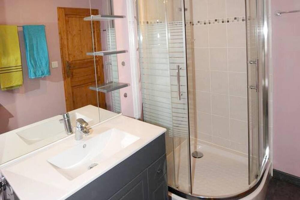 Photo of Bathroom in Avrilly