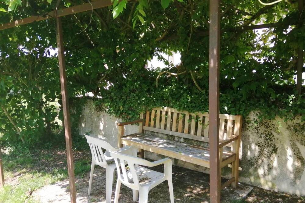 Photo of Outdoor in Avrilly